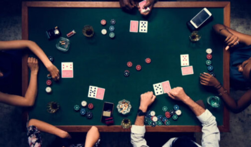 Vị trí late position tại vòng cược cuối poker